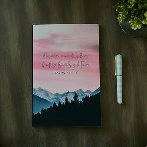 Salmo 121: 1-2 Notebook En Español- "Mi Socorro Viene de Jehová"